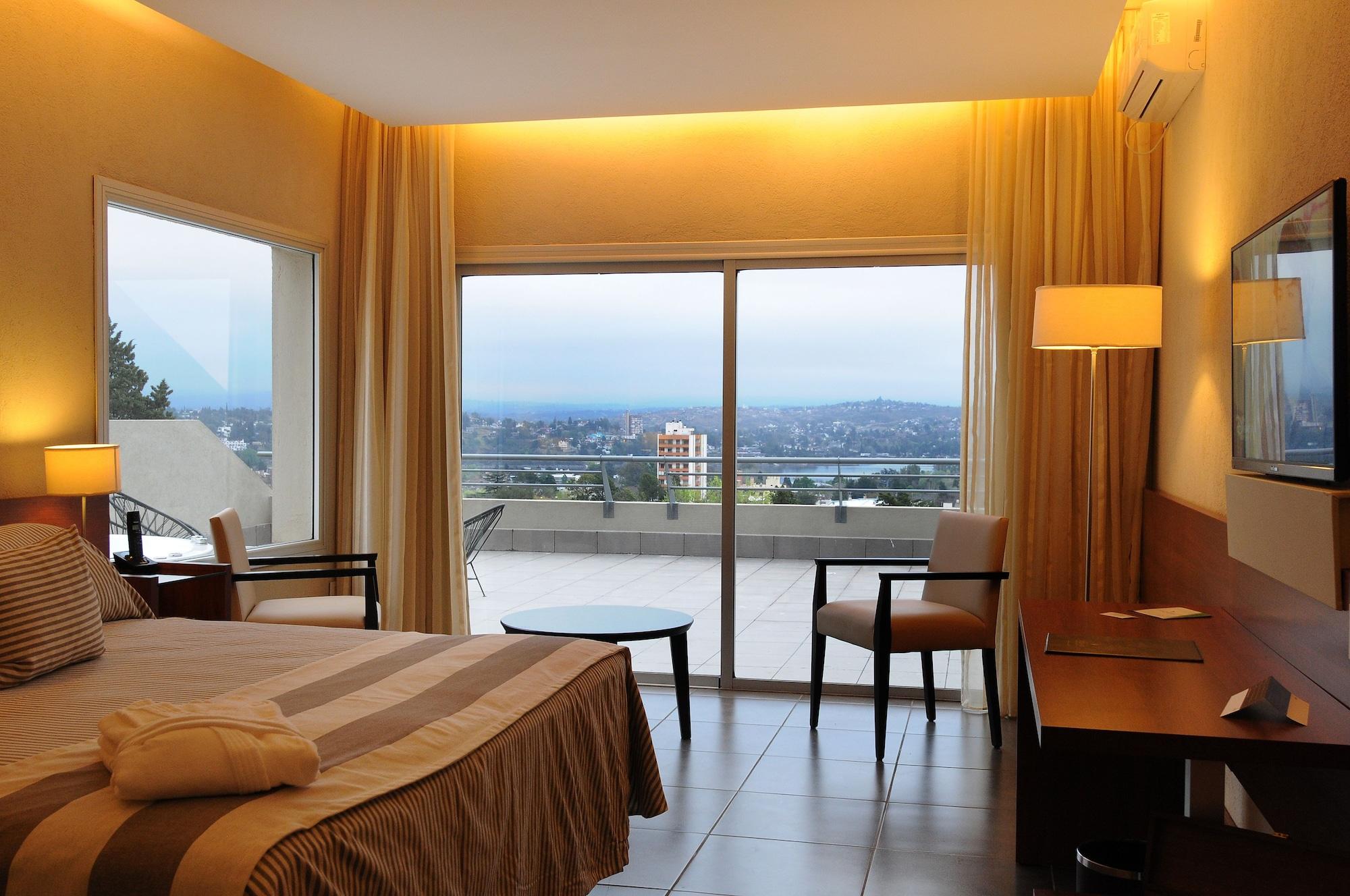 Pinares Panorama Suites, Spa & Convention Center Вилья-Карлос-Пас Экстерьер фото