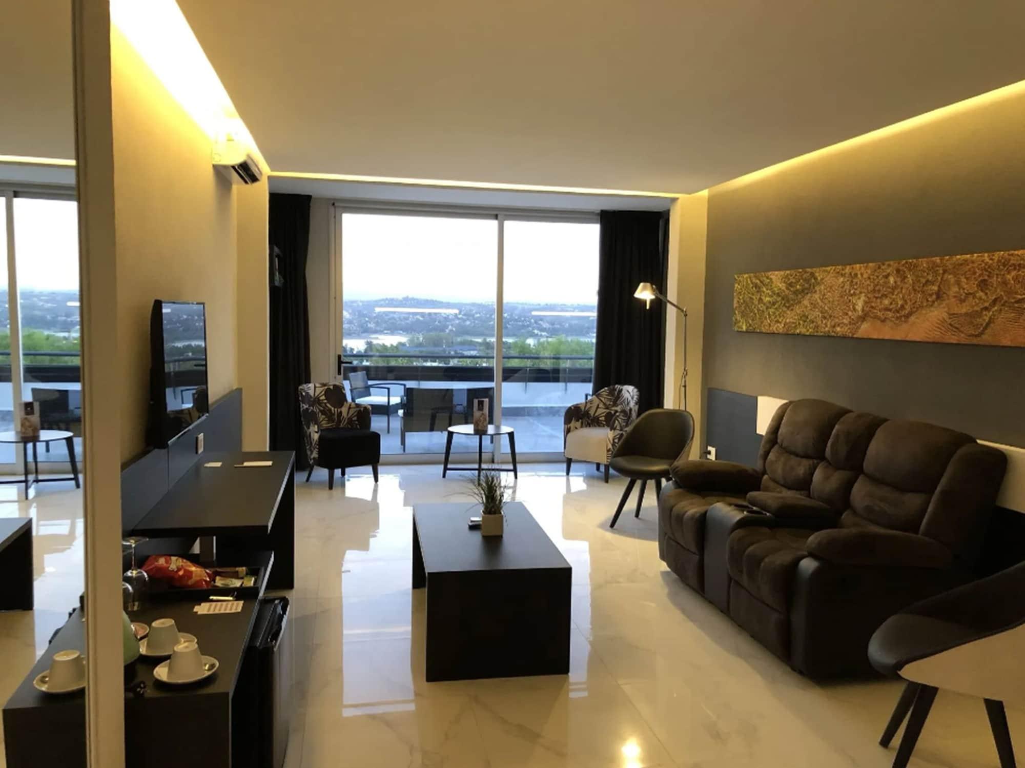 Pinares Panorama Suites, Spa & Convention Center Вилья-Карлос-Пас Экстерьер фото