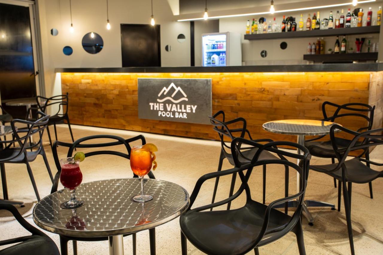 Pinares Panorama Suites, Spa & Convention Center Вилья-Карлос-Пас Экстерьер фото